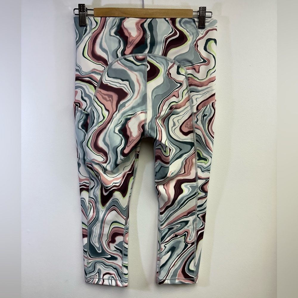ATHLETA, Ultimate Stash Pocket Printed Capri, Marble Swirl, Size Medium - Picture 2 of 11